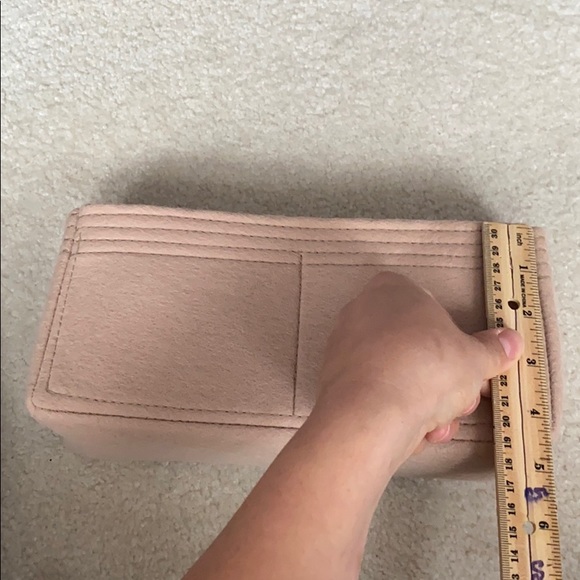 I think Chanel 19 organizer size medium - Picture 2 of 4